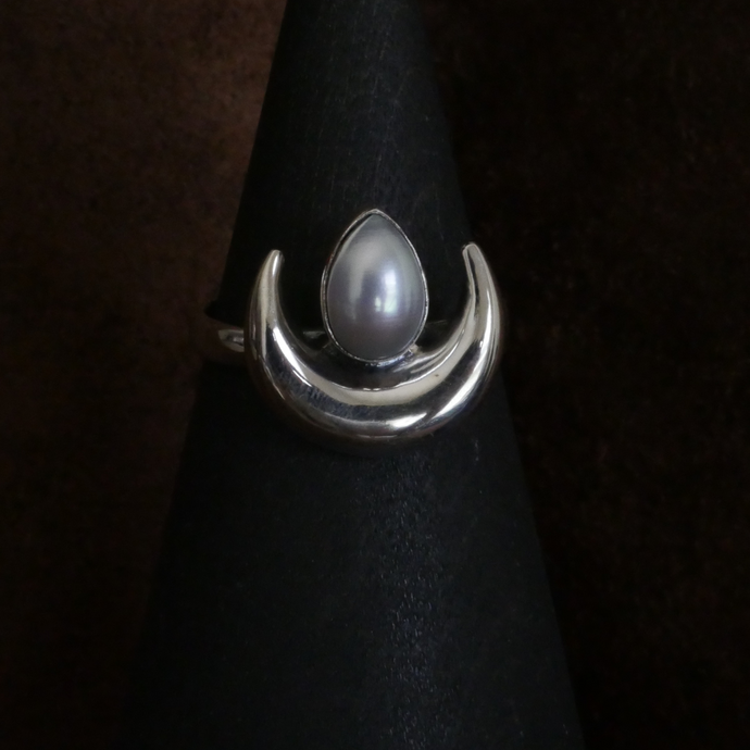 Pearl Luna Size 10 Ring