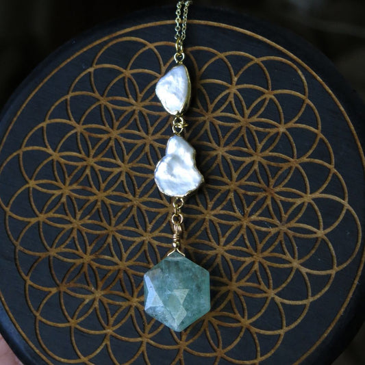 Venus's Lariat- Keshi Pearls and Green Aventurine Necklace
