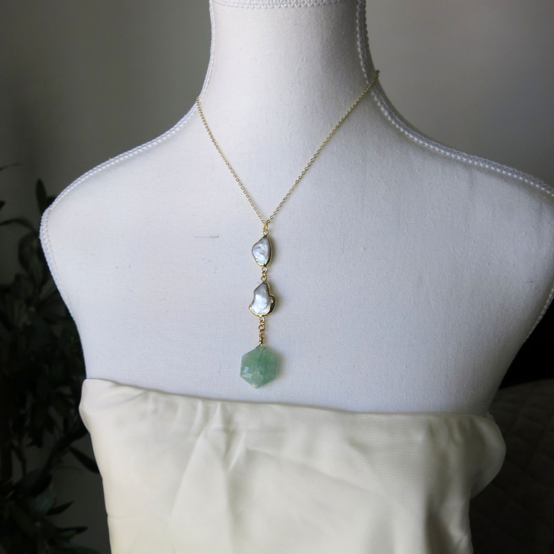 Venus's Lariat- Keshi Pearls and Green Aventurine Necklace