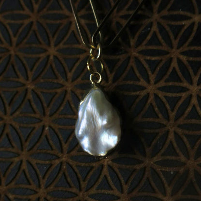 Venusian Vixen- Pearl Paperclip Necklace