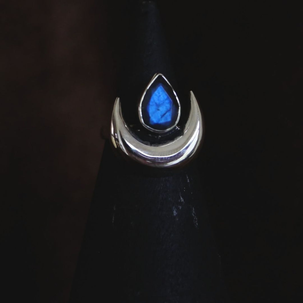 Labradorite Luna Size 5 Ring